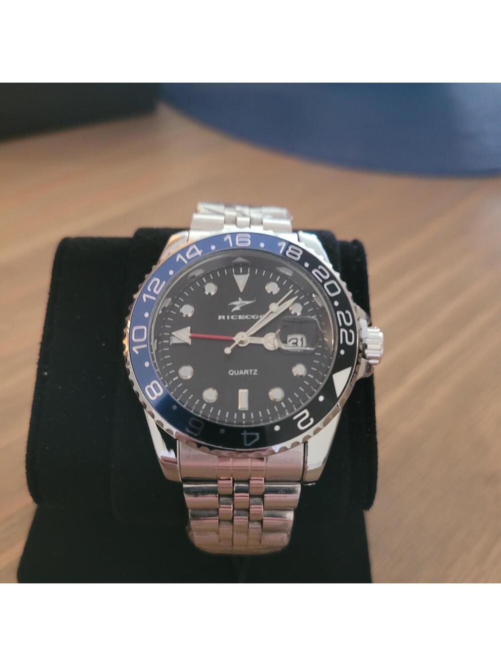 Men's Stainless Steel Quartz Watch with Date Display